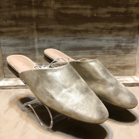 Universal Thread Shoes - Women’s Gold Slip on Mules, size 8.5, NWT